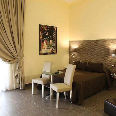 Boutique Hotel Piazza Carita Neapel Exteriör bild